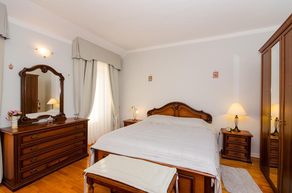 Apartment Noemi Rovinj Exteriör bild